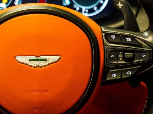 Used 2021 Aston Martin DBX AWD/4WD image 15