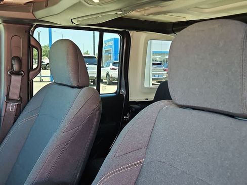 Used 2025 Jeep Wrangler Unlimited Sport AWD/4WD image 15
