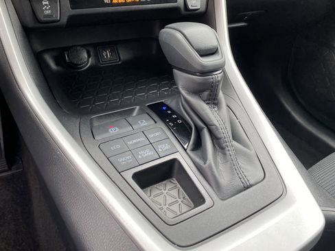 Used 2025 Toyota RAV4 LE image 32