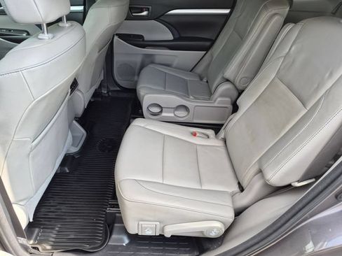 Used 2018 Toyota Highlander XLE AWD/4WD image 20