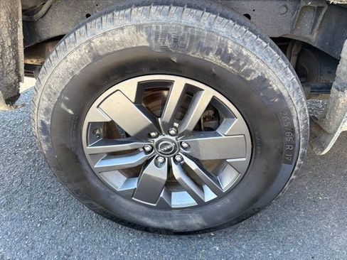 Used 2025 Nissan Frontier SV AWD/4WD image 3