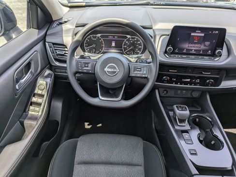 Used 2024 Nissan Rogue SV FWD image 17