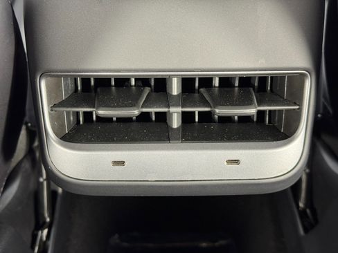 Used 2021 Tesla Model Y Long Range image 33