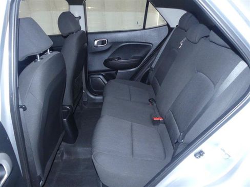 Used 2021 Hyundai Venue SE FWD image 18