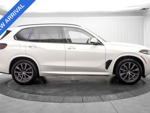 Used 2024 BMW X5 xDrive40i w/ M Sport Package AWD/4WD image 8