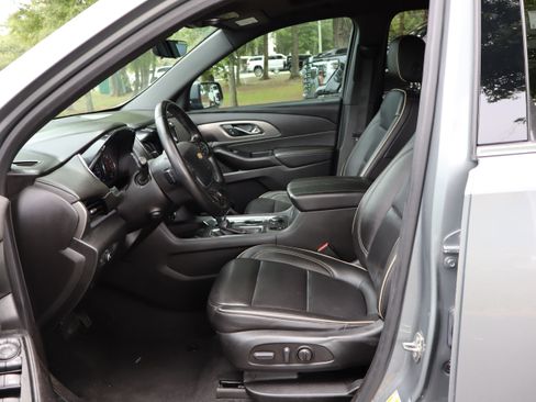 Used 2023 Chevrolet Traverse Premier FWD image 20