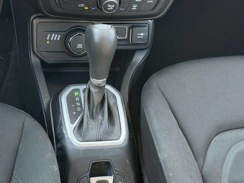 Used 2019 Jeep Renegade Latitude AWD/4WD image 21