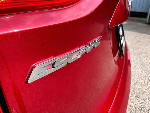 Used 2015 Ford Escape SE FWD image 10