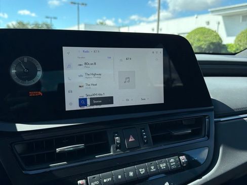 Used 2025 Lexus ES 350 w/ Premium Package FWD image 17
