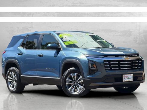 Used 2025 Chevrolet Equinox LT FWD image 2