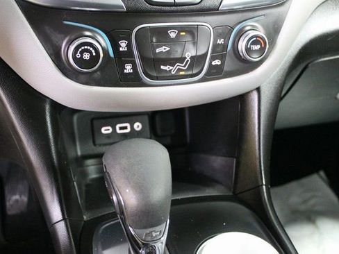 Used 2022 Chevrolet Equinox LS image 17