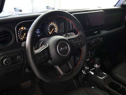 Used 2026 Jeep Wrangler Unlimited Rubicon 392 w/ Quick Order Package 27X Moab AWD/4WD image 17
