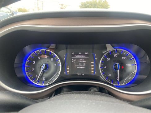 Used 2023 Chrysler Voyager LX image 18