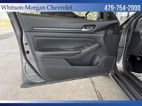 Used 2025 Nissan Altima 2.5 SV FWD image 11