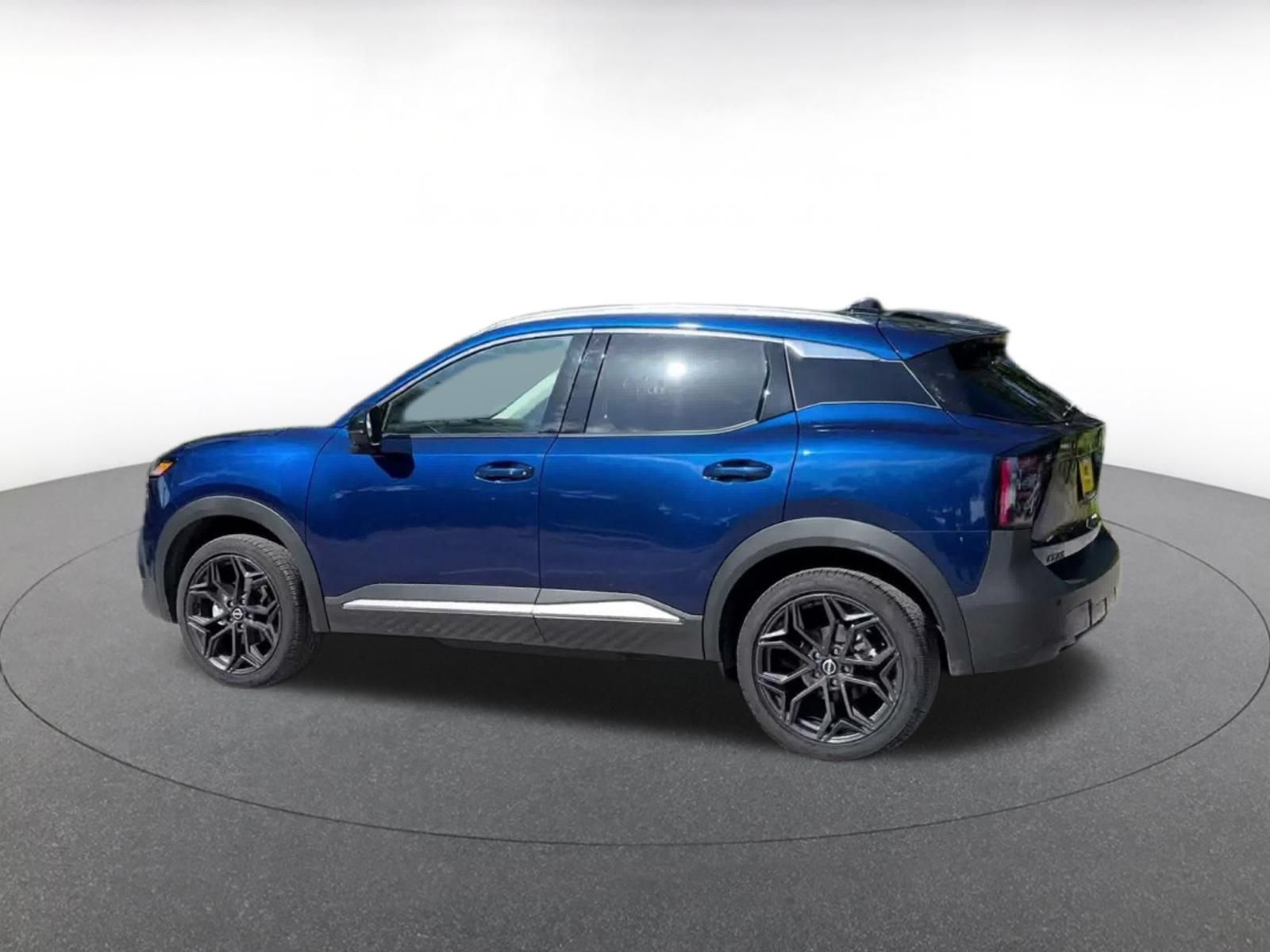 Used 2026 Nissan Kicks SR FWD image 9