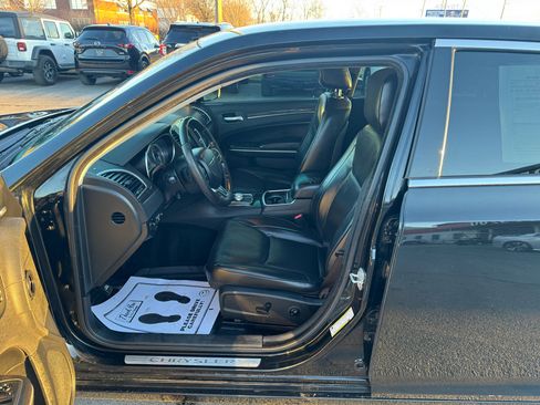 Used 2019 Chrysler 300 Limited image 12
