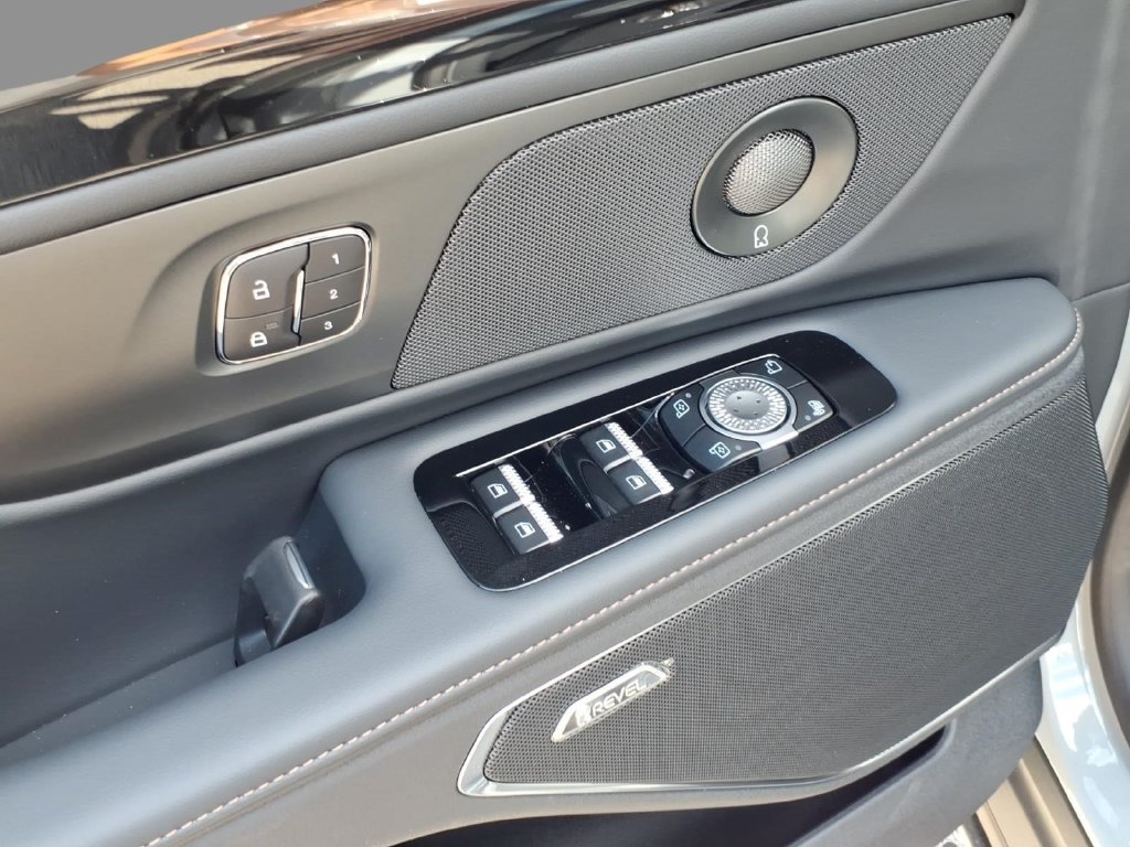 New 2026 Lincoln Nautilus Reserve w/ Jet Appearance Package AWD/4WD image 17