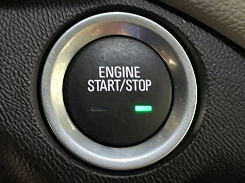 Used 2021 Chevrolet Equinox LS AWD/4WD image 29
