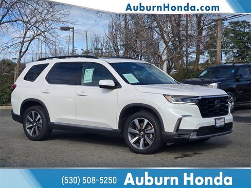 Certified 2025 Honda Pilot Touring image 1