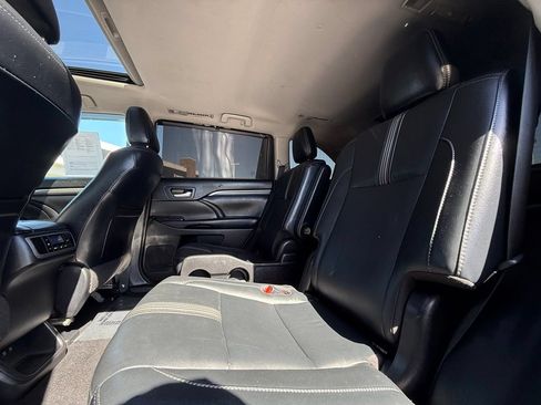 Used 2018 Toyota Highlander SE AWD/4WD image 37