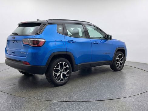 Used 2025 Jeep Compass Limited image 9