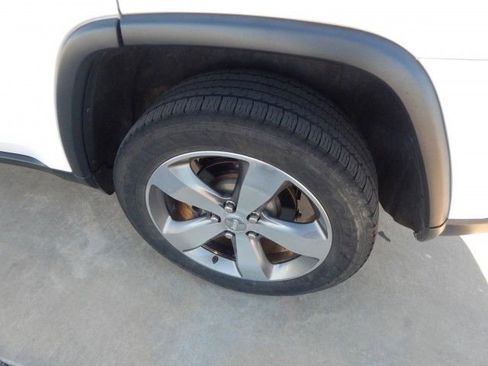 Used 2015 Jeep Grand Cherokee Limited w/ Luxury Group II AWD/4WD image 5