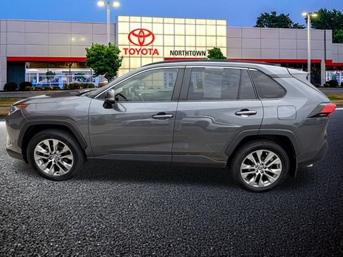 Used 2021 Toyota RAV4 XLE Premium AWD/4WD image 24