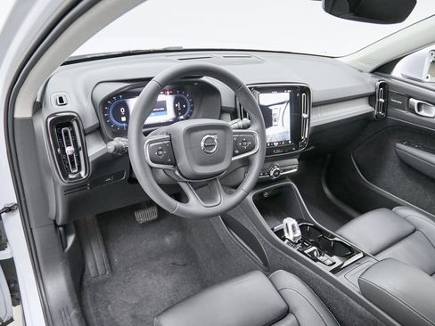 Certified 2024 Volvo XC40 B5 Plus w/ Protection Package Premier image 13