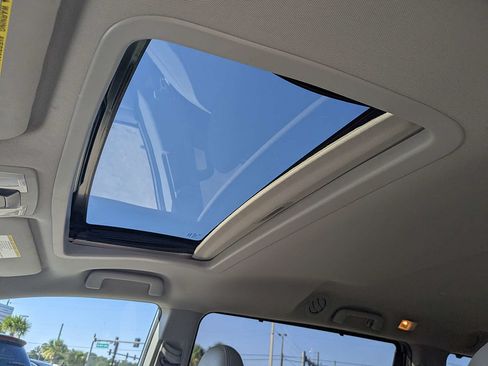 Used 2020 Toyota Sienna XLE FWD image 23