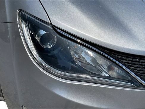 Used 2020 Chrysler Pacifica Touring-L w/ Tire & Wheel Group FWD image 35