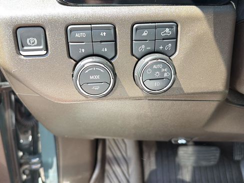 Used 2025 Chevrolet Silverado 1500 LTZ AWD/4WD image 20