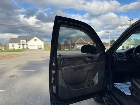 Used 2012 Chevrolet Tahoe LT image 8