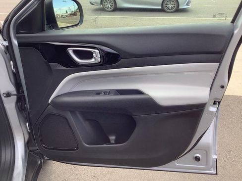 New 2026 Jeep Compass Limited image 37