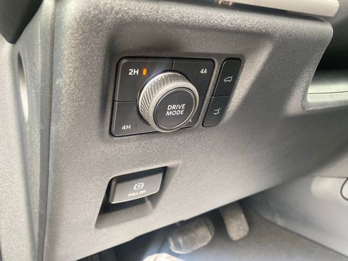 Used 2025 Ford Expedition Active image 17