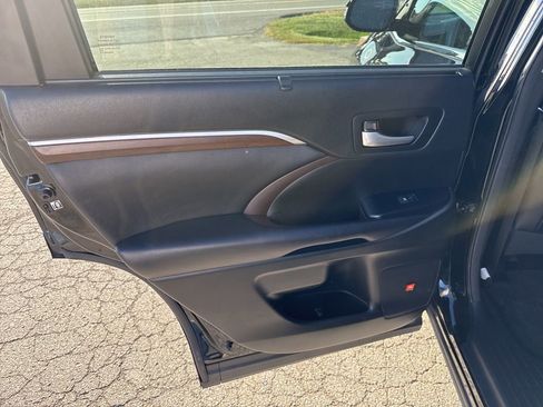 Used 2016 Toyota Highlander Limited image 7