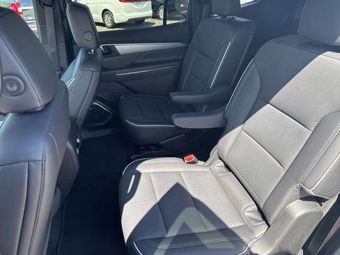 Used 2025 Buick Enclave Preferred FWD image 21
