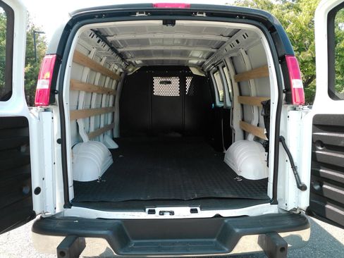 Certified 2025 Chevrolet Express 2500 w/ Driver Convenience Package RWD image 8