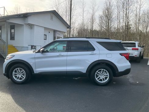 New 2026 Ford Explorer Active w/ Active Comfort Package image 8