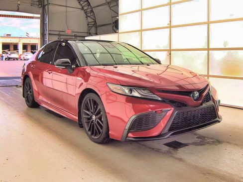 Used 2021 Toyota Camry XSE w/ Cold Weather Package FWD image 5
