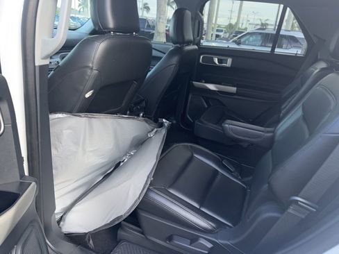 Used 2021 Ford Explorer XLT w/ Equipment Group 202A RWD image 3
