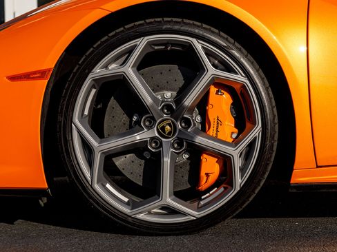 Used 2023 Lamborghini Huracan EVO RWD image 12
