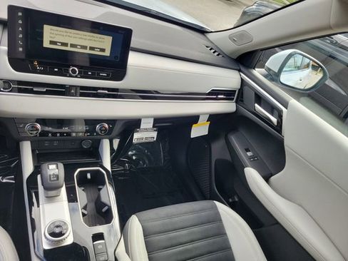 New 2026 Mitsubishi Outlander SE image 18