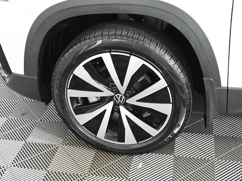 Certified 2024 Volkswagen Taos SE FWD image 26