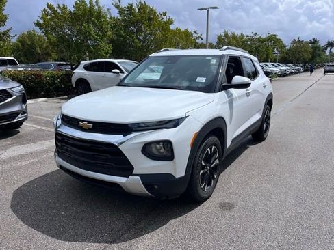 Used 2022 Chevrolet TrailBlazer LT image 2
