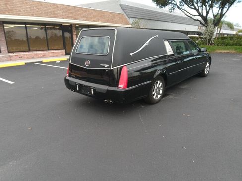 Used 2011 Cadillac DTS Limousine image 6