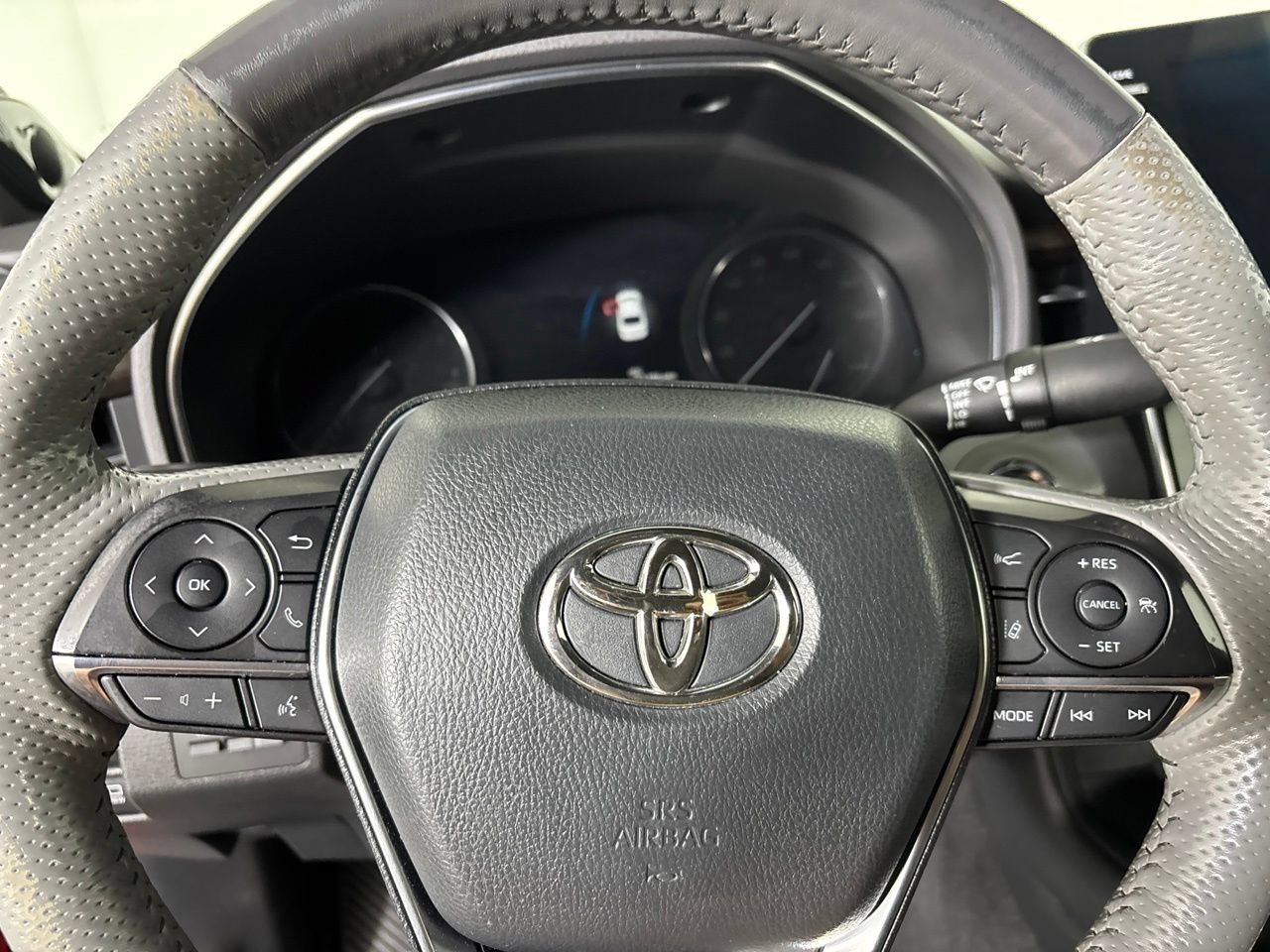 Used 2022 Toyota Avalon Limited w/ Advanced Safety Package FWD image 14