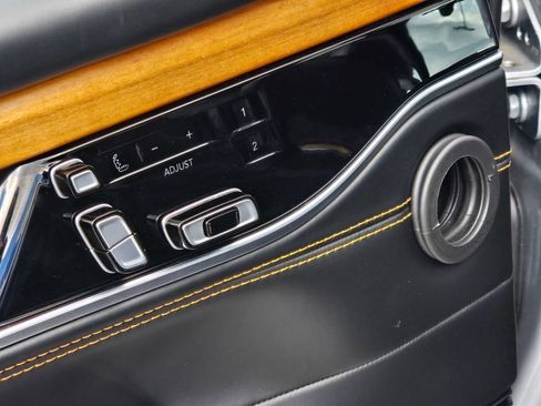 Used 2024 Jeep Grand Wagoneer L Series III AWD/4WD image 36