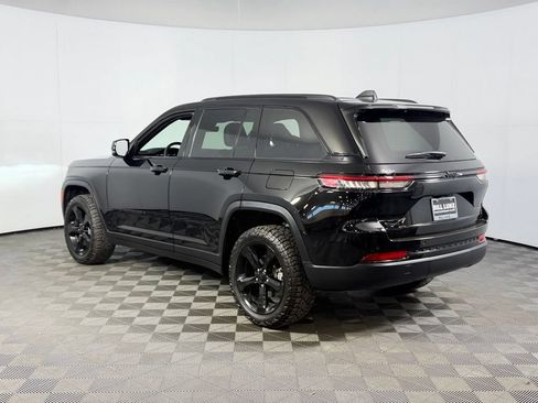 Certified 2025 Jeep Grand Cherokee Altitude AWD/4WD image 8