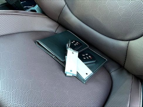 Certified 2025 Volkswagen ID. Buzz Pro S image 11