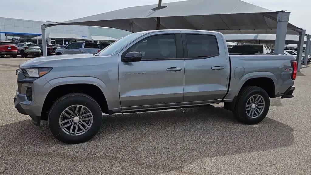 Used 2024 Chevrolet Colorado LT w/ LT Convenience Package II AWD/4WD image 4